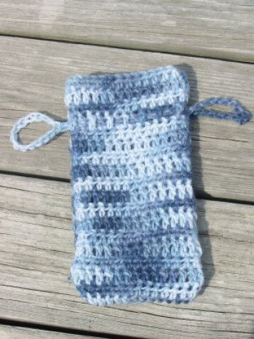 Detailed image 1 of blue variegated large pouch