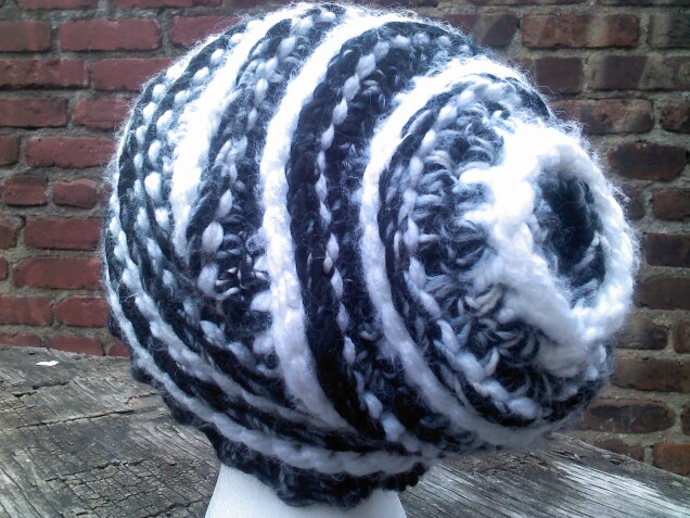 Detailed image 2 of black & white slouch hat