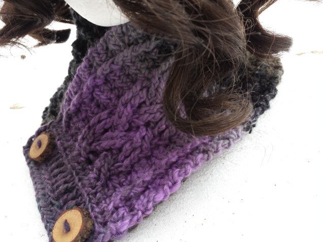 Detailed image 2 of cabled scarflette