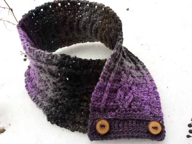 Detailed image 6 of cabled scarflette