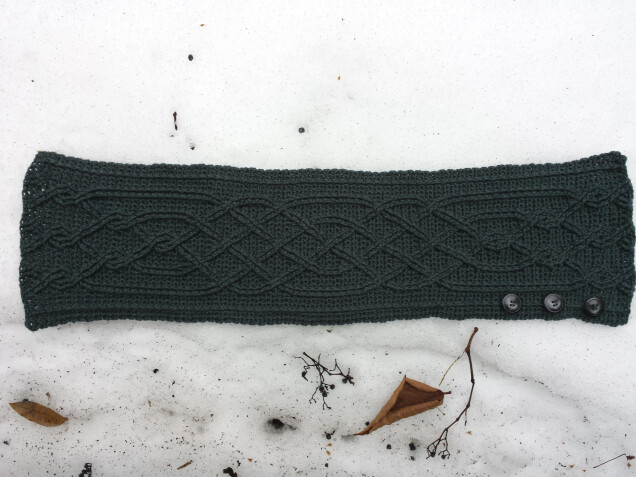 Detailed image 6 of cables sampler gray neckwarmer