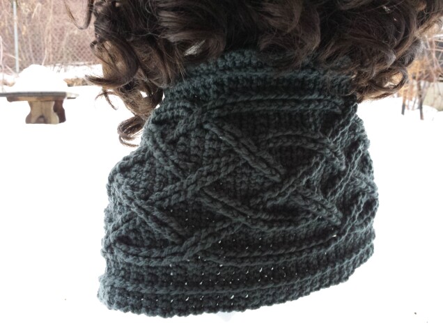 Detailed image 3 of cables sampler gray neckwarmer