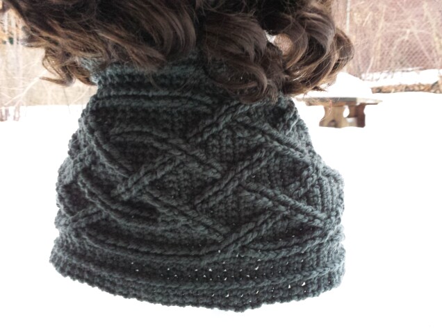 Detailed image 4 of cables sampler gray neckwarmer