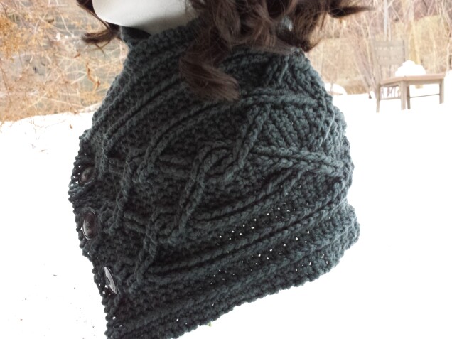 Detailed image 2 of cables sampler gray neckwarmer