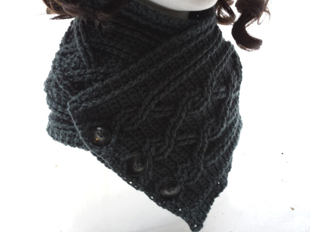 Detailed image 5 of cables sampler gray neckwarmer