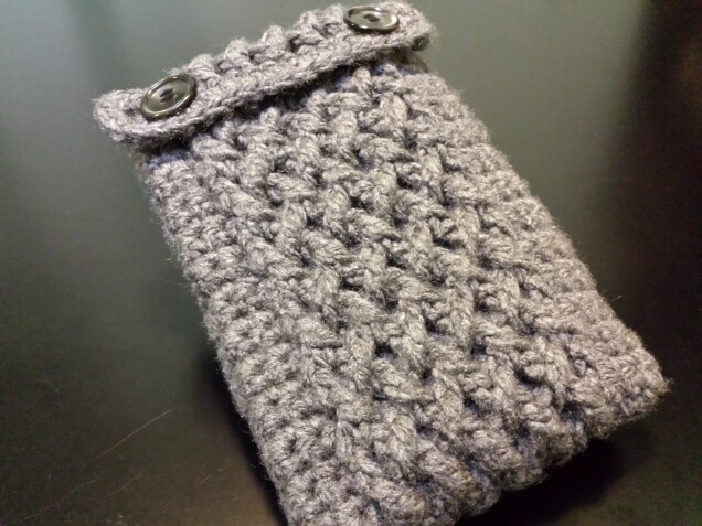 Detailed image 4 of cabled ereader cover