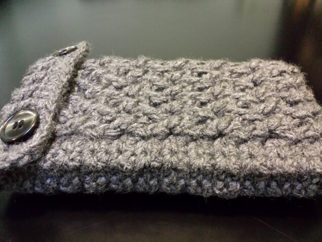 Detailed image 5 of cabled ereader cover