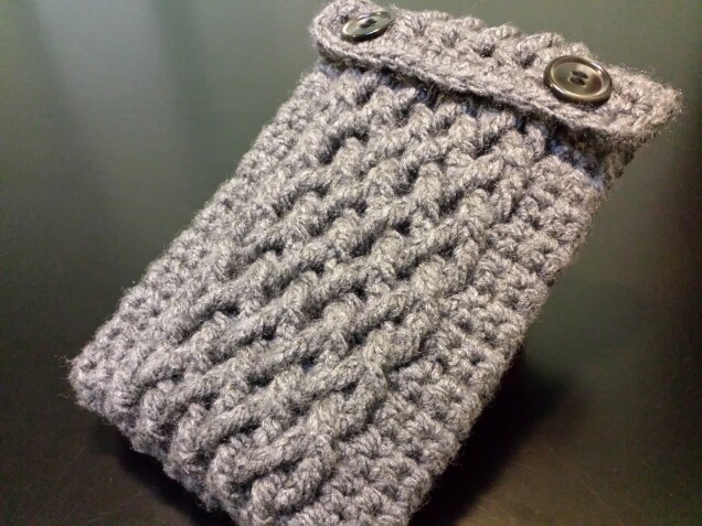 Detailed image 6 of cabled ereader cover