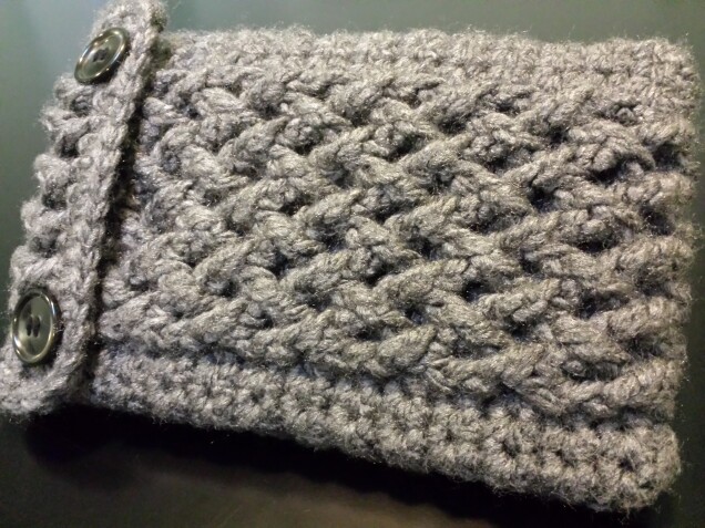 Detailed image 3 of cabled ereader cover