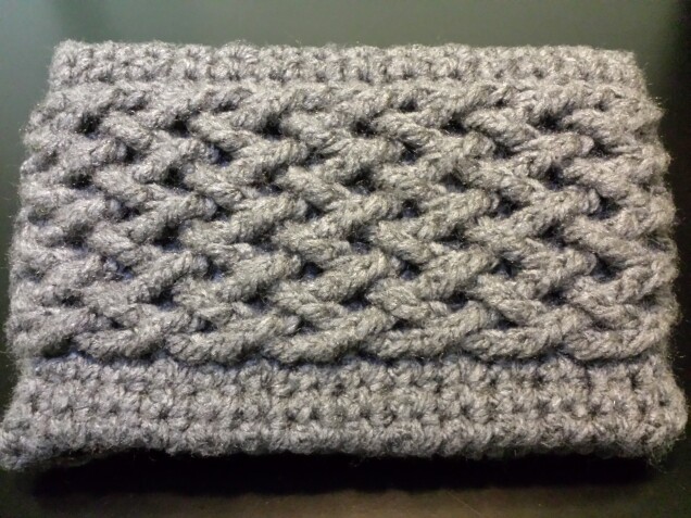 Detailed image 7 of cabled ereader cover