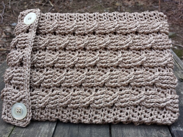 Detailed image 3 of cabled iPad sleeve