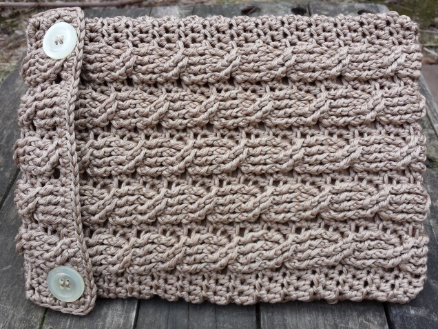 Detailed image 4 of cabled iPad sleeve