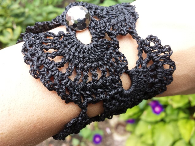 Detailed image 7 of black fans waxed nylon lacework bracelet