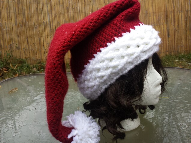 Detailed image 1 of bulky cables Santa Christmas hat