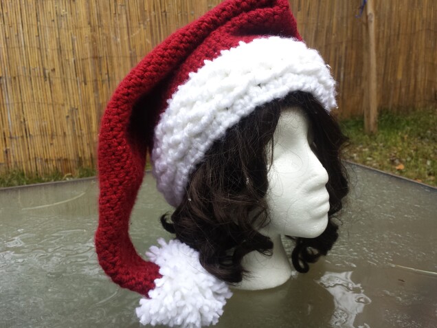 Detailed image 3 of bulky cables Santa Christmas hat