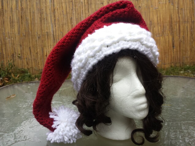 Detailed image 4 of bulky cables Santa Christmas hat