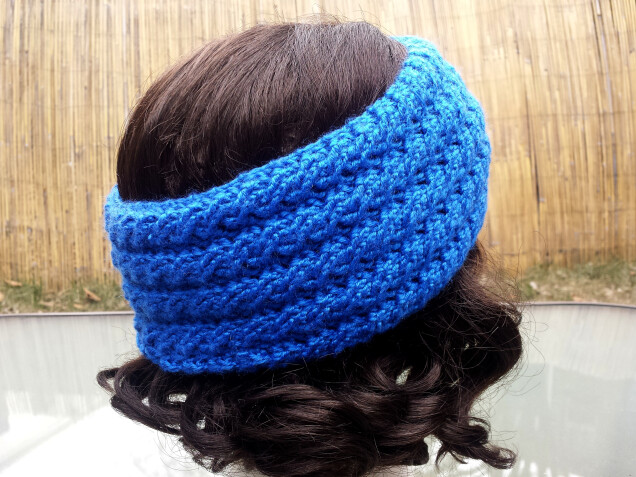 Detailed image 4 of blue cabled earwarmer headband