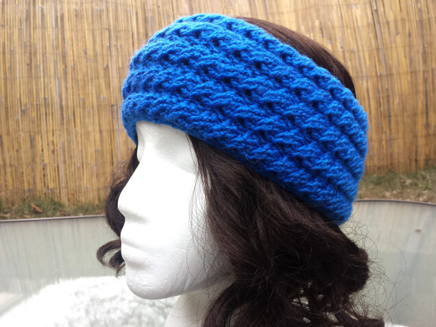 Detailed image 1 of blue cabled earwarmer headband