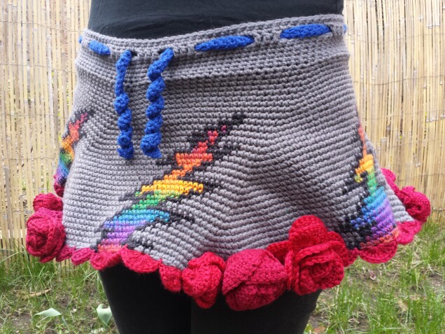 Detailed image 5 of Grateful Dead bolt with roses skirt