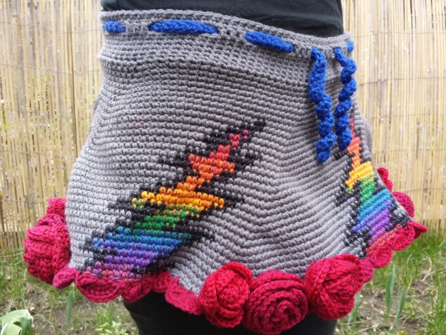 Detailed image 2 of Grateful Dead bolt with roses skirt
