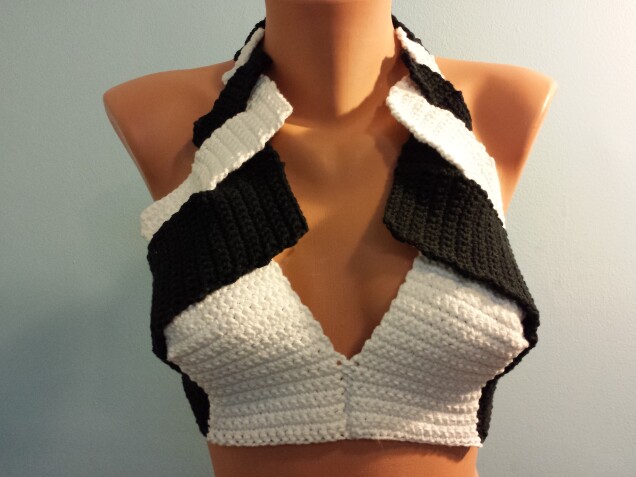 Detailed image 3 of black & white halter bikini top