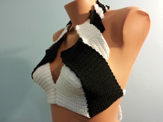 Detailed image 2 of black & white halter bikini top