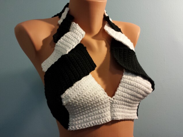 Detailed image 4 of black & white halter bikini top