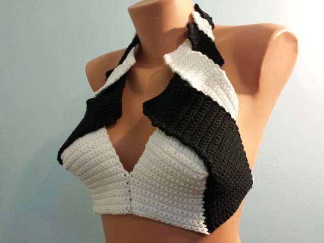 Detailed image 1 of black & white halter bikini top