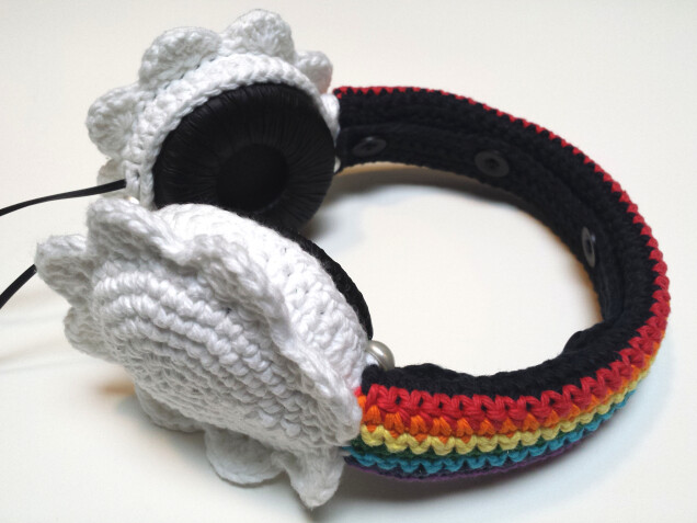 Detailed image 4 of rainbow with clouds headphones cover
