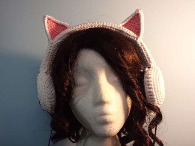 Detailed image 4 of white cat ears headphones cover