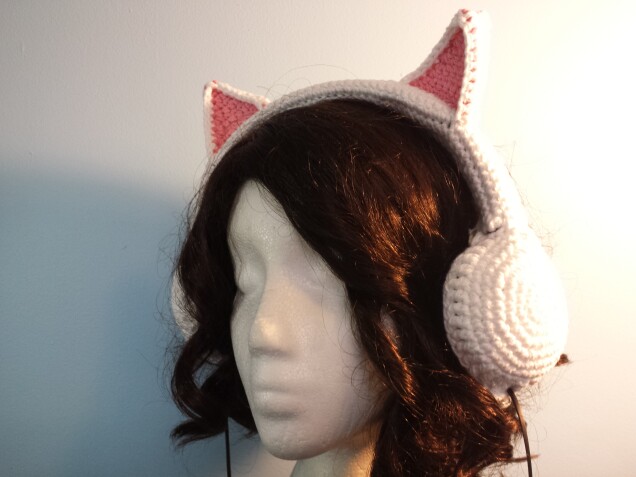 Detailed image 5 of white cat ears headphones cover