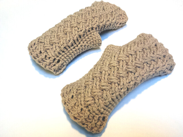 Detailed image 6 of braided woven cables fingerless armwarmer gloves