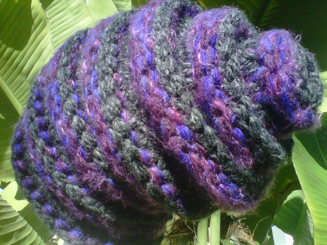 Detailed image 2 of purple & gray slouch hat