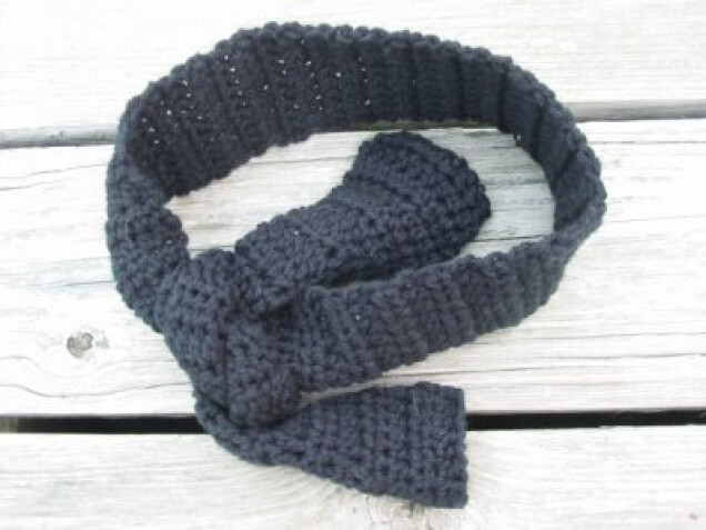 Detailed image 1 of black wide headband with tie