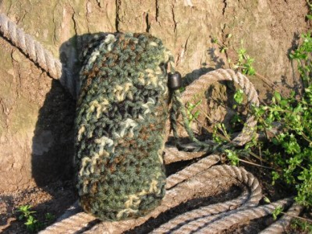 Detailed image 1 of army green variegated large pouch