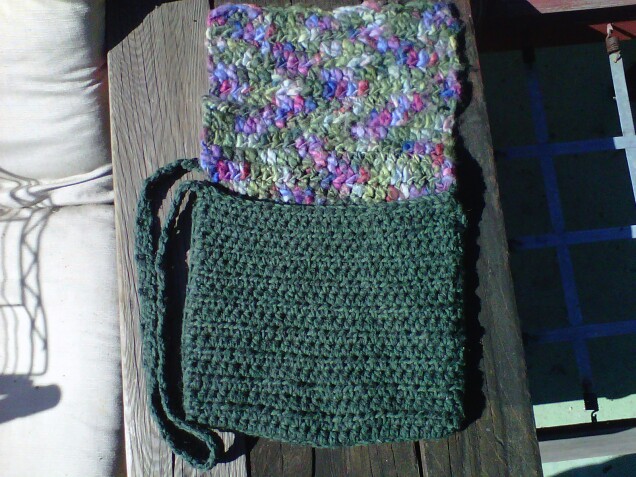 Detailed image 3 of green variegated messenger bag