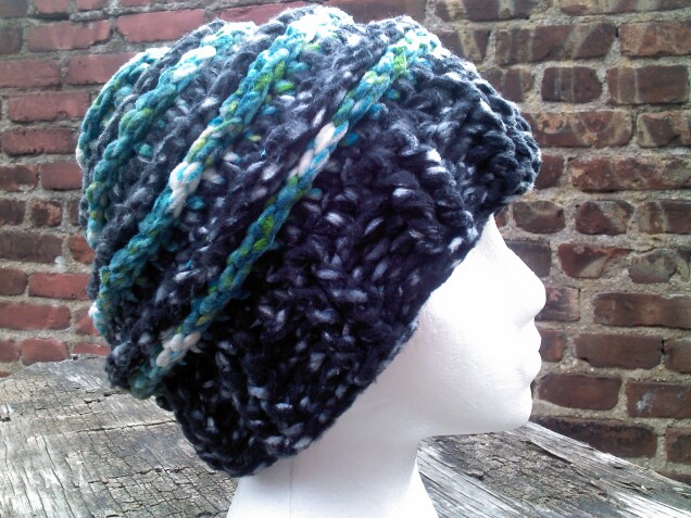 Detailed image 6 of fleece black & blue slouch hat