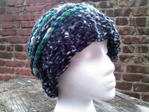 Detailed image 5 of fleece black & blue slouch hat