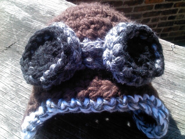 Detailed image 3 of aviator hat with goggles
